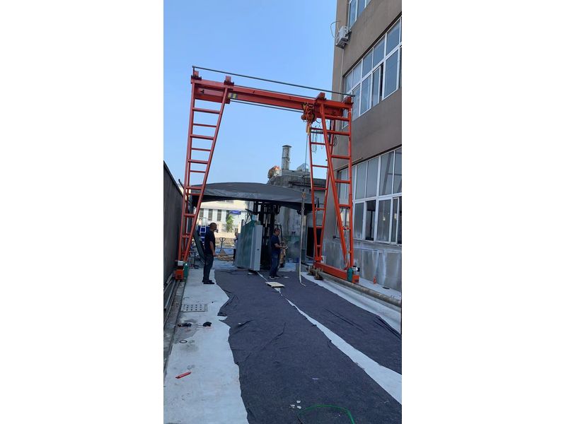 无轨龙门吊